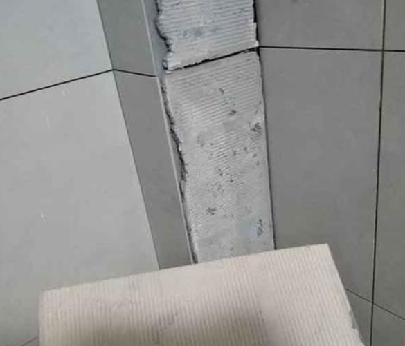 宝鸡瓷砖空鼓维修公司分享下厨房瓷砖脱落的补救措施。